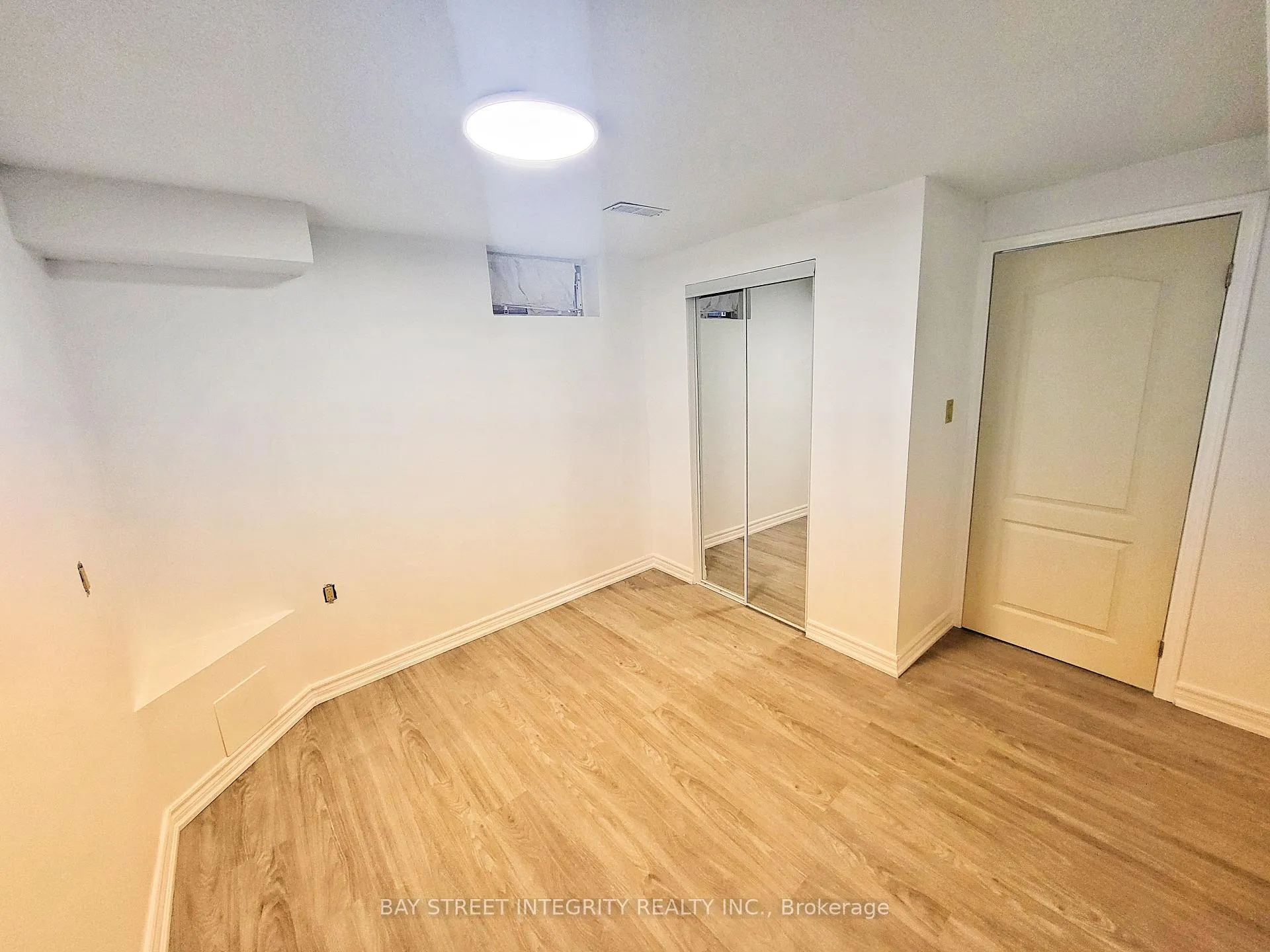 Photo 5 of Lower 37 Sandham Crescent, Markham, Middlefield — HOMEH