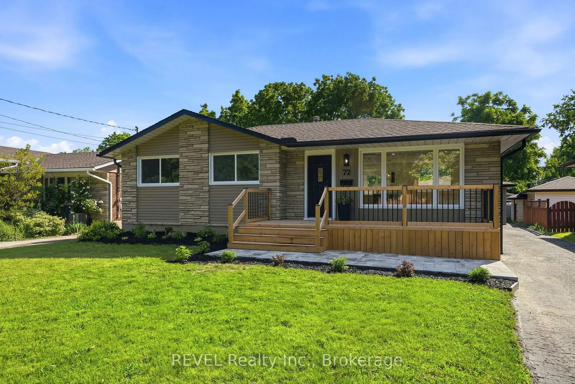Photo 2 of 72 Prince Charles Drive, St. Catharines, Lakeport — HOMEH