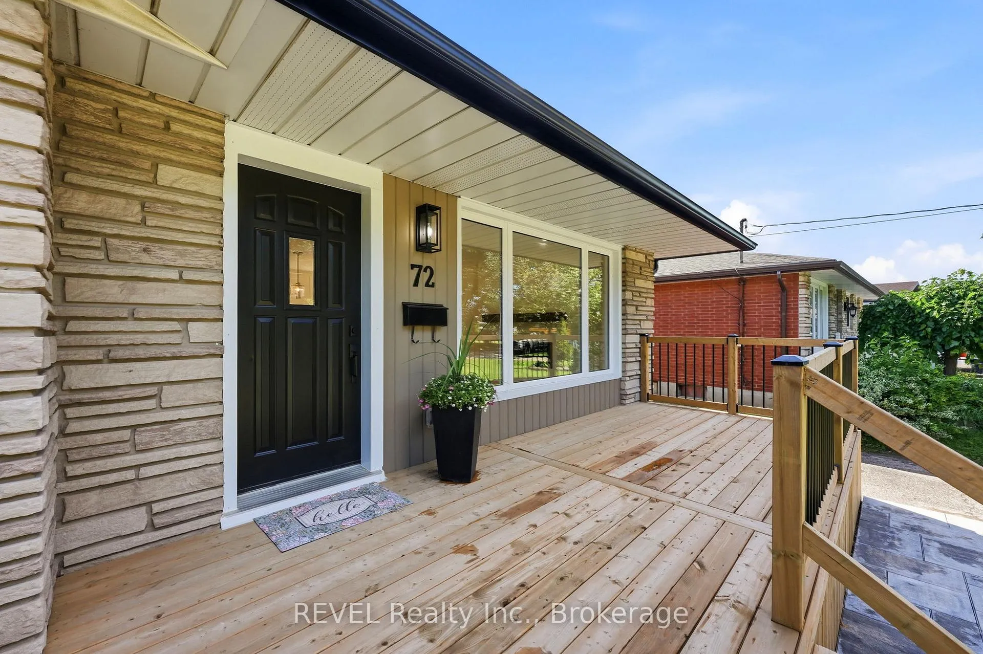 Photo 4 of 72 Prince Charles Drive, St. Catharines, Lakeport — HOMEH