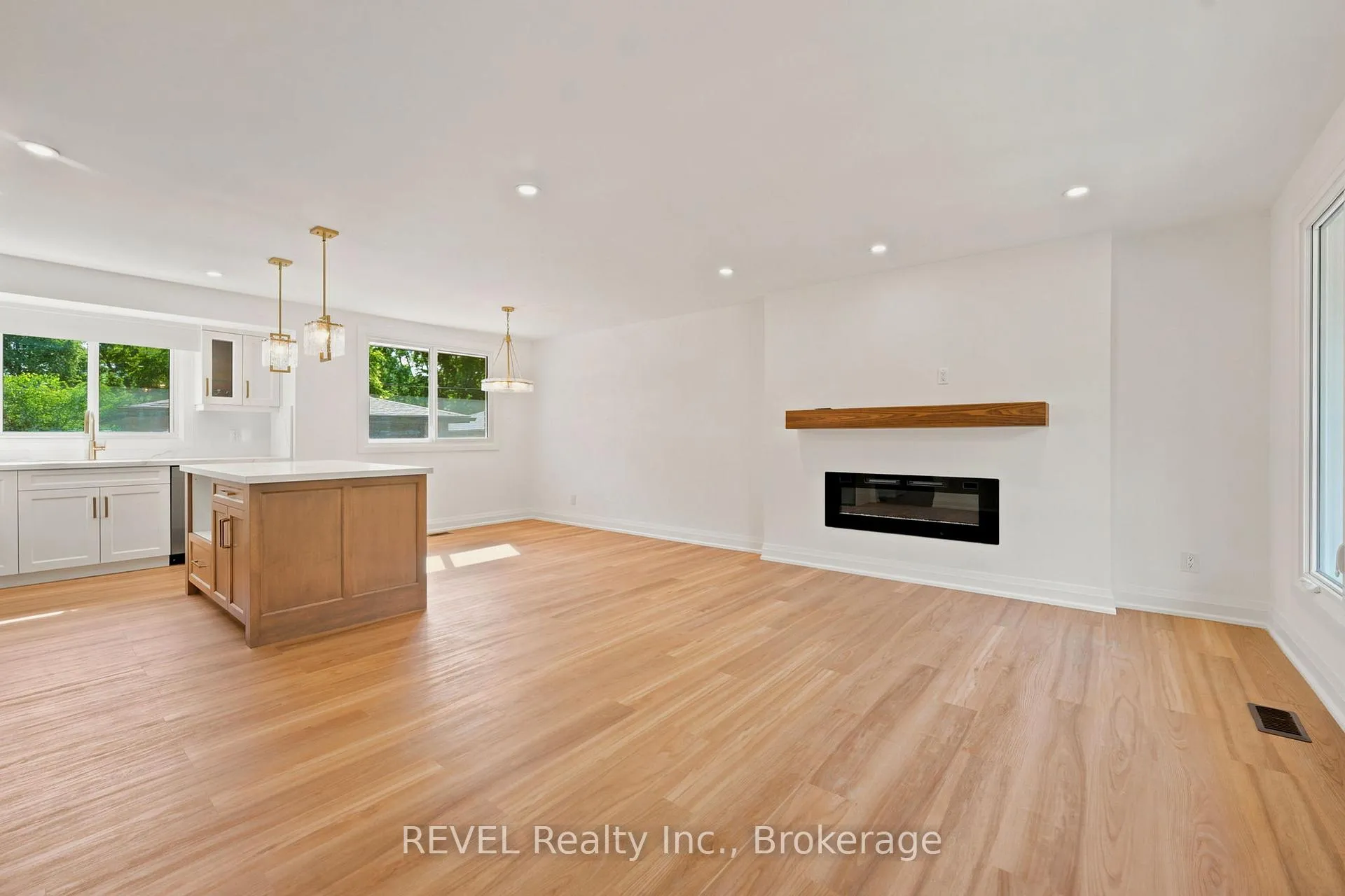 Photo 6 of 72 Prince Charles Drive, St. Catharines, Lakeport — HOMEH