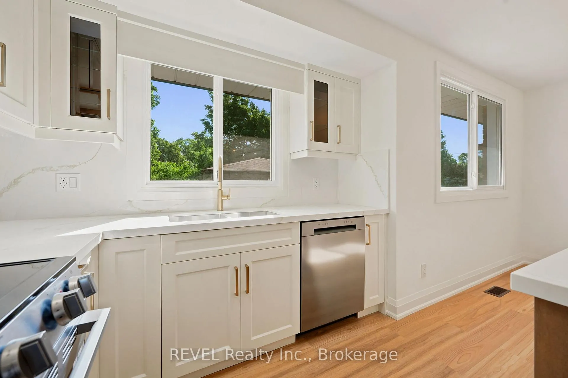 Photo 10 of 72 Prince Charles Drive, St. Catharines, Lakeport — HOMEH