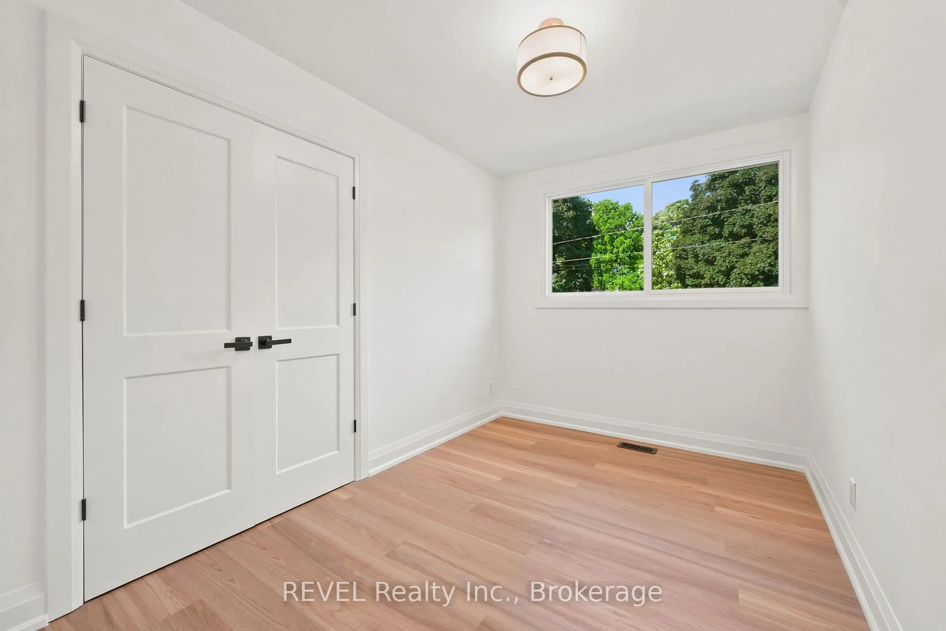 Photo 14 of 72 Prince Charles Drive, St. Catharines, Lakeport — HOMEH