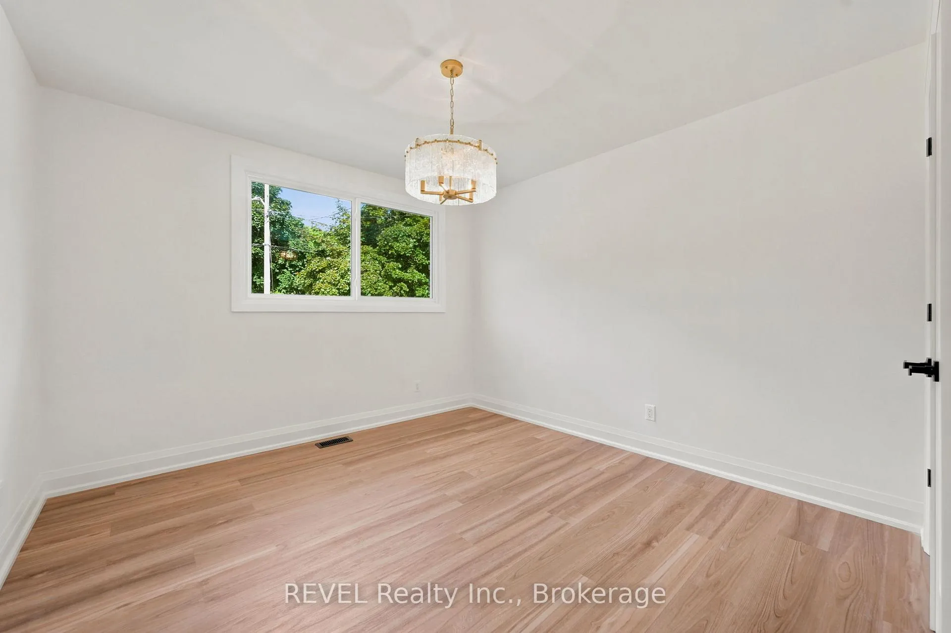 Photo 15 of 72 Prince Charles Drive, St. Catharines, Lakeport — HOMEH