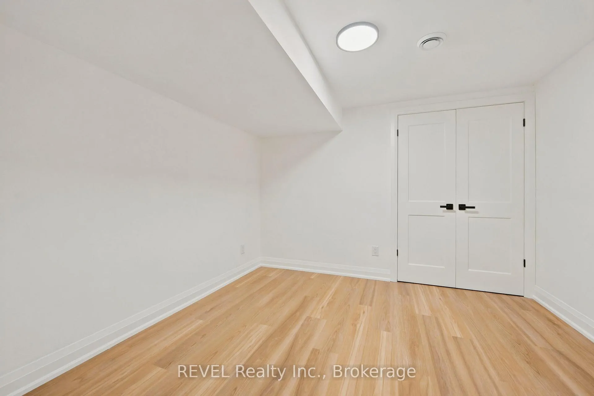 Photo 20 of 72 Prince Charles Drive, St. Catharines, Lakeport — HOMEH