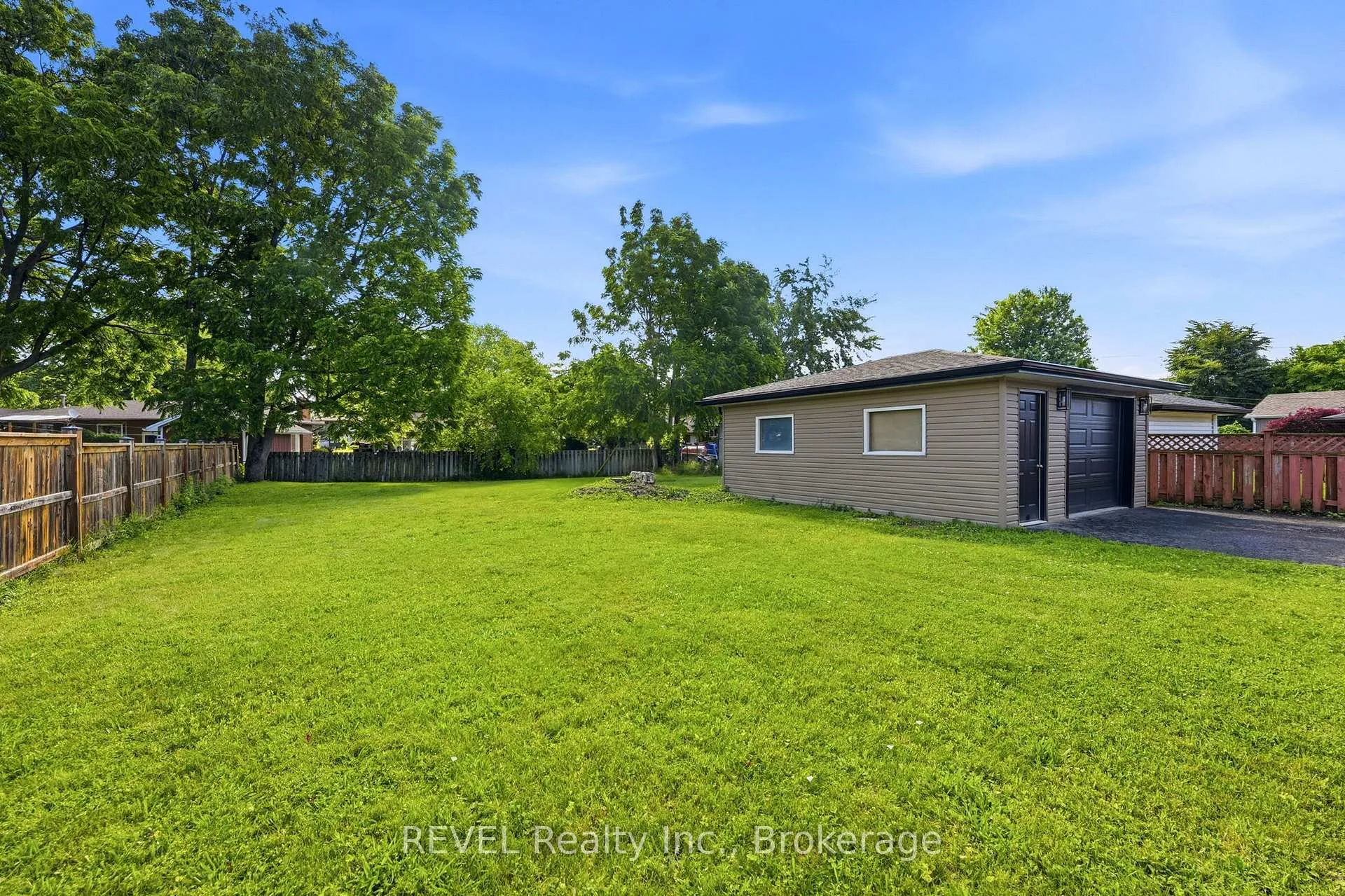 Photo 24 of 72 Prince Charles Drive, St. Catharines, Lakeport — HOMEH