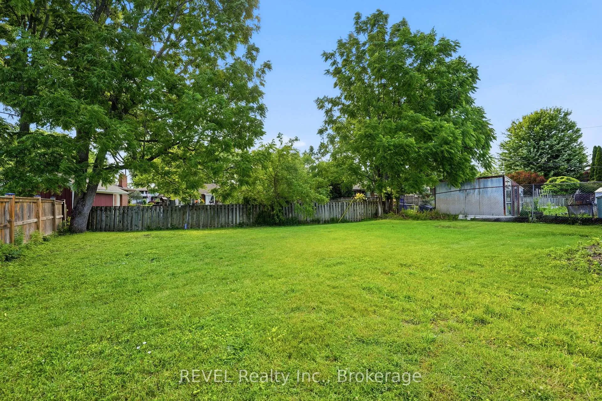 Photo 25 of 72 Prince Charles Drive, St. Catharines, Lakeport — HOMEH