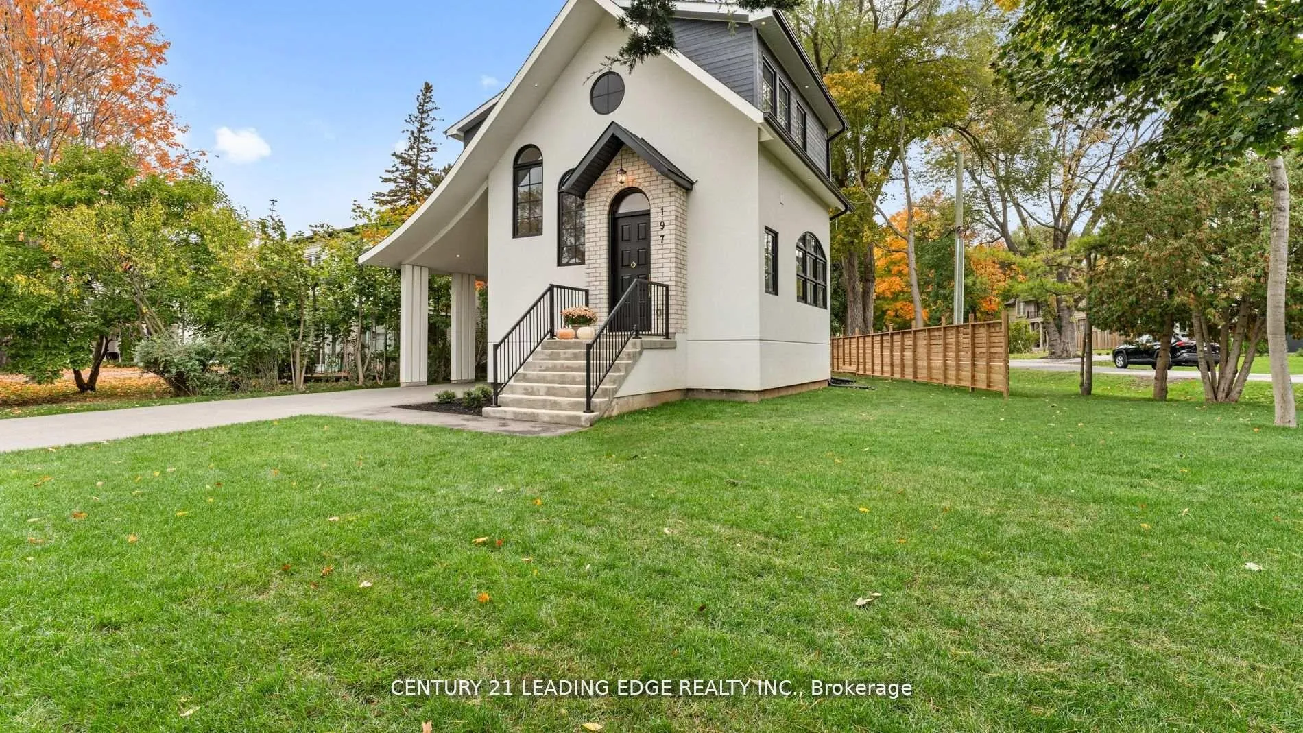 Photo 3 of 197 Glen Oak Drive, Oakville, West — HOMEH
