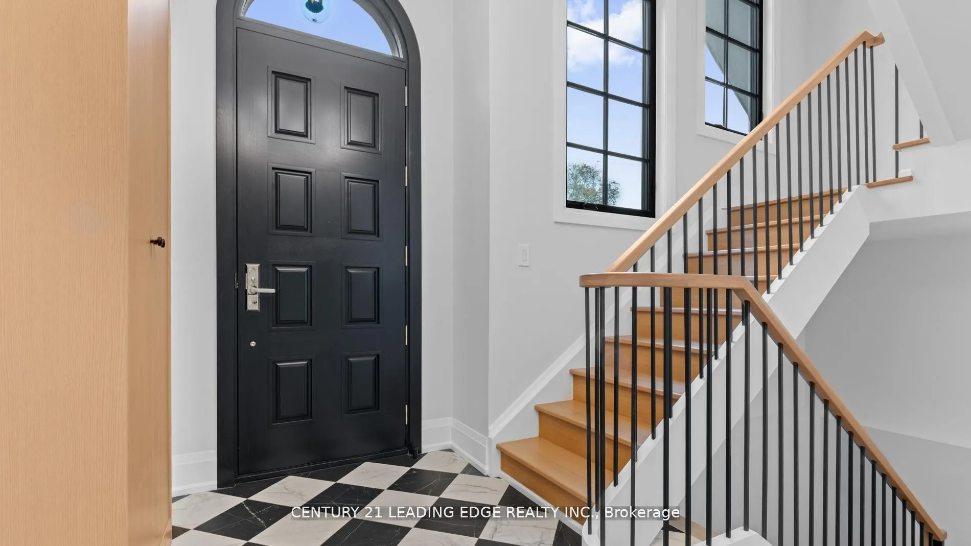 Photo 4 of 197 Glen Oak Drive, Oakville, West — HOMEH