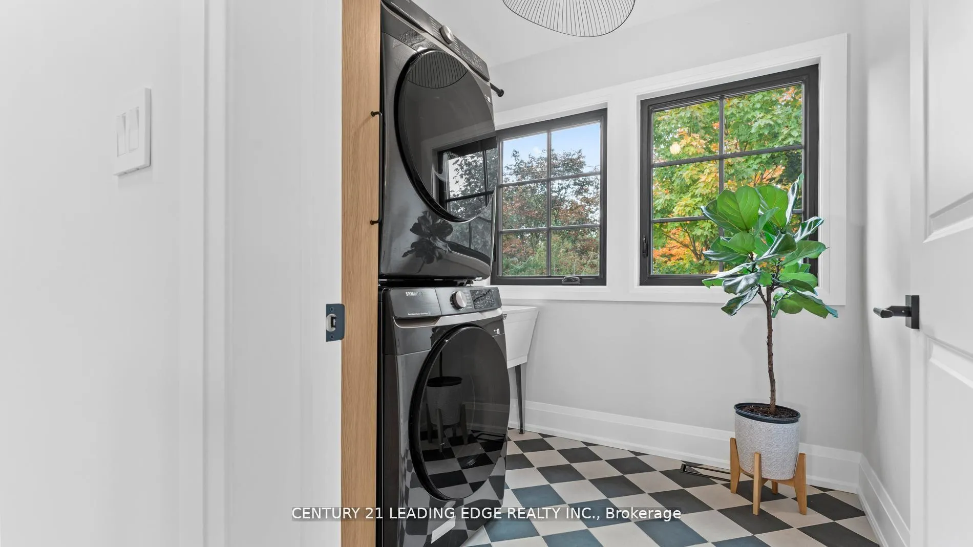 Photo 21 of 197 Glen Oak Drive, Oakville, West — HOMEH