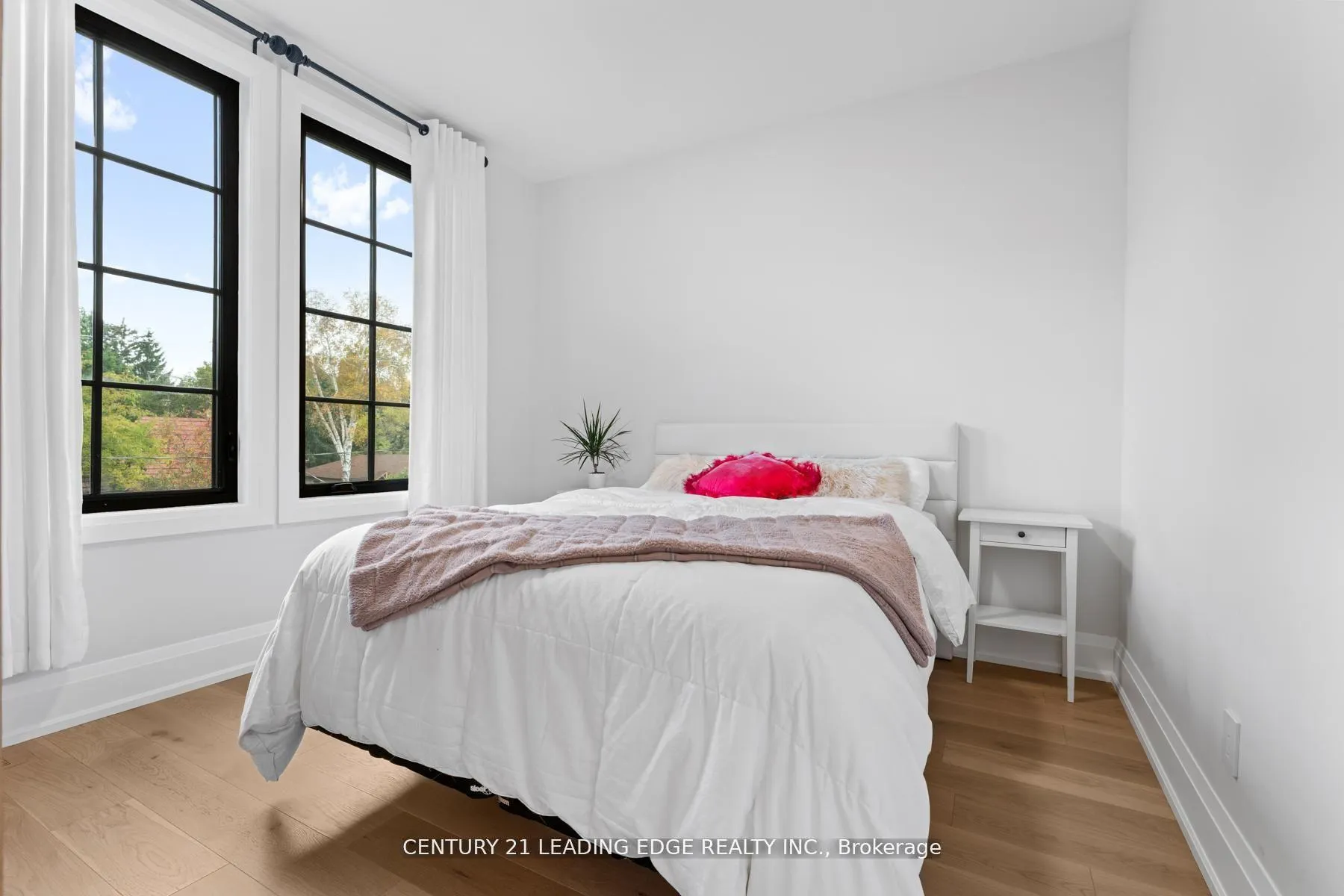 Photo 32 of 197 Glen Oak Drive, Oakville, West — HOMEH