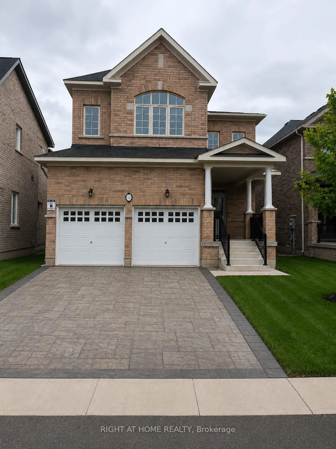 Front of 10 Northern breeze Crescent