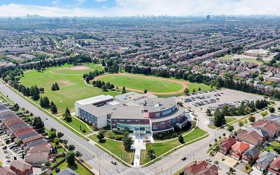 Photo 4 of Main 37 Sandham Crescent, Markham, Middlefield — HOMEH