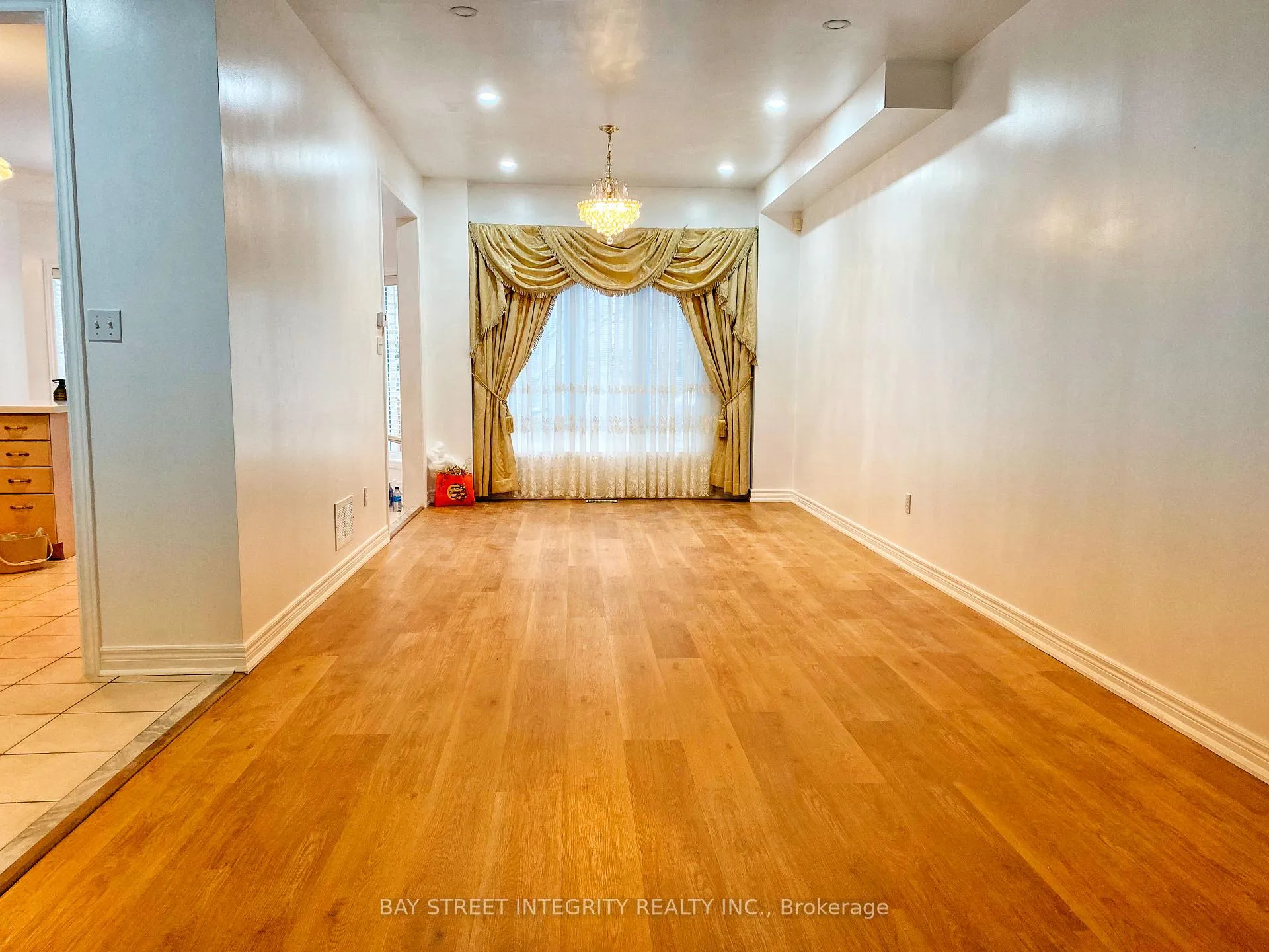 Photo 5 of Main 37 Sandham Crescent, Markham, Middlefield — HOMEH