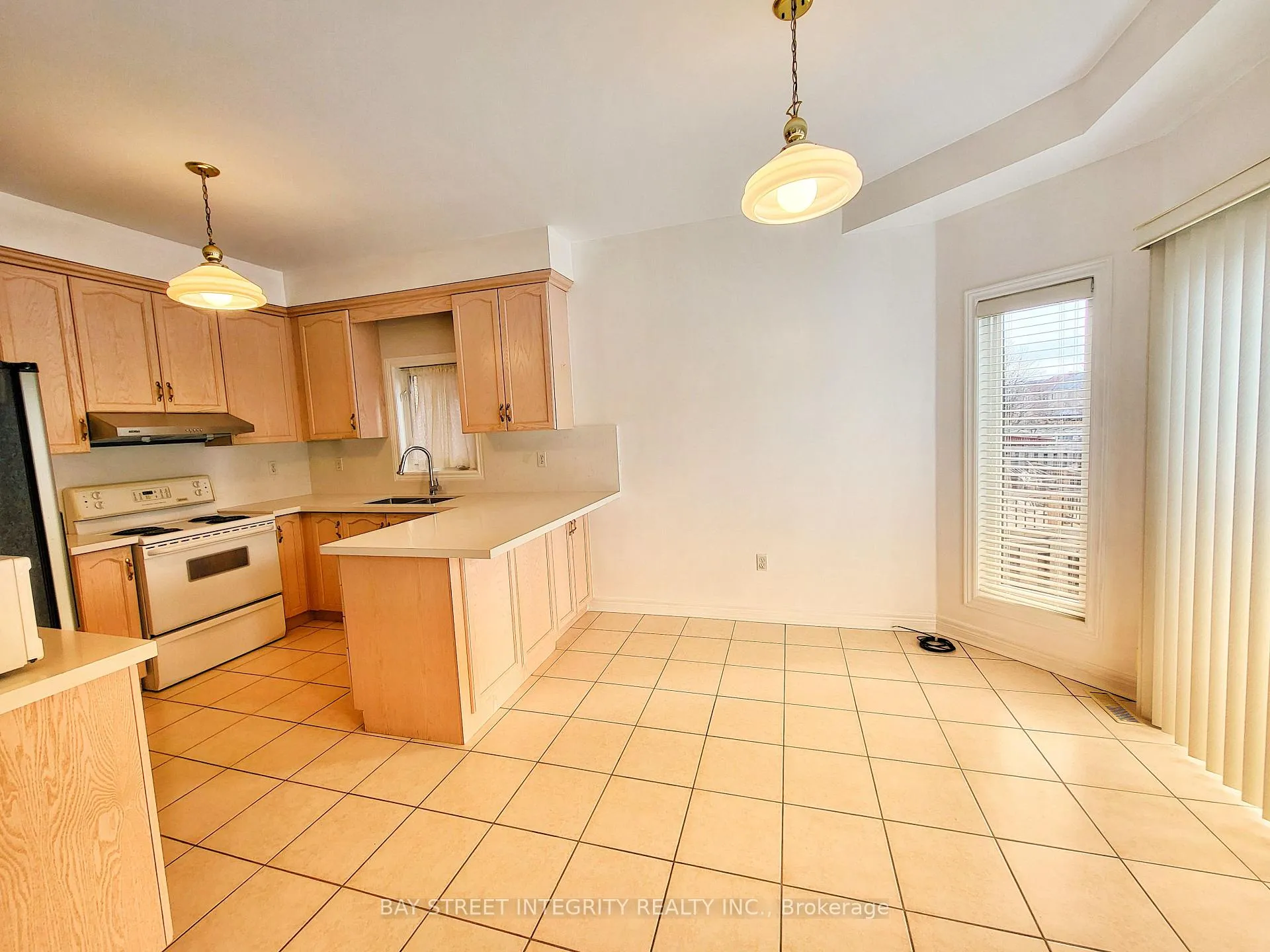 Photo 8 of Main 37 Sandham Crescent, Markham, Middlefield — HOMEH