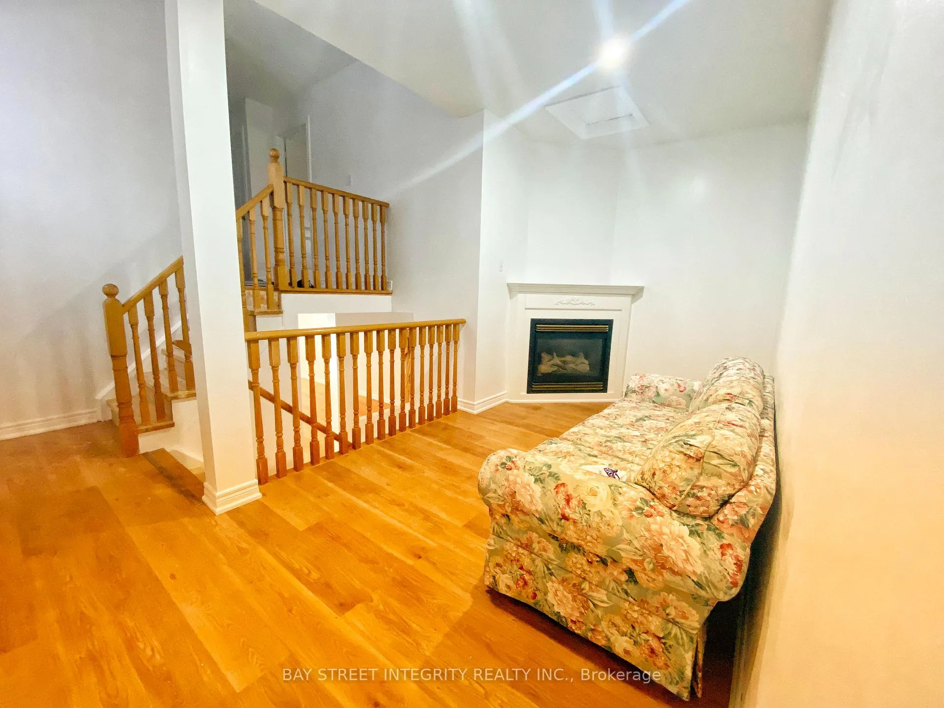Photo 10 of Main 37 Sandham Crescent, Markham, Middlefield — HOMEH