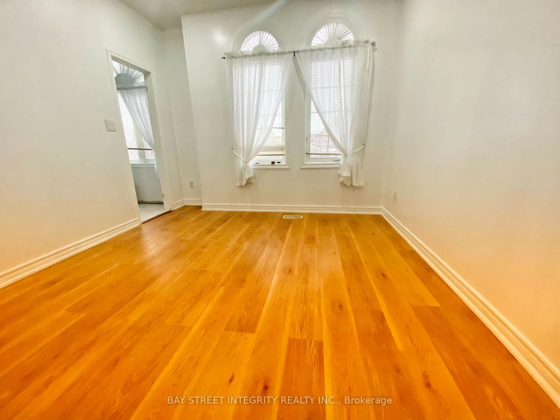 Photo 11 of Main 37 Sandham Crescent, Markham, Middlefield — HOMEH