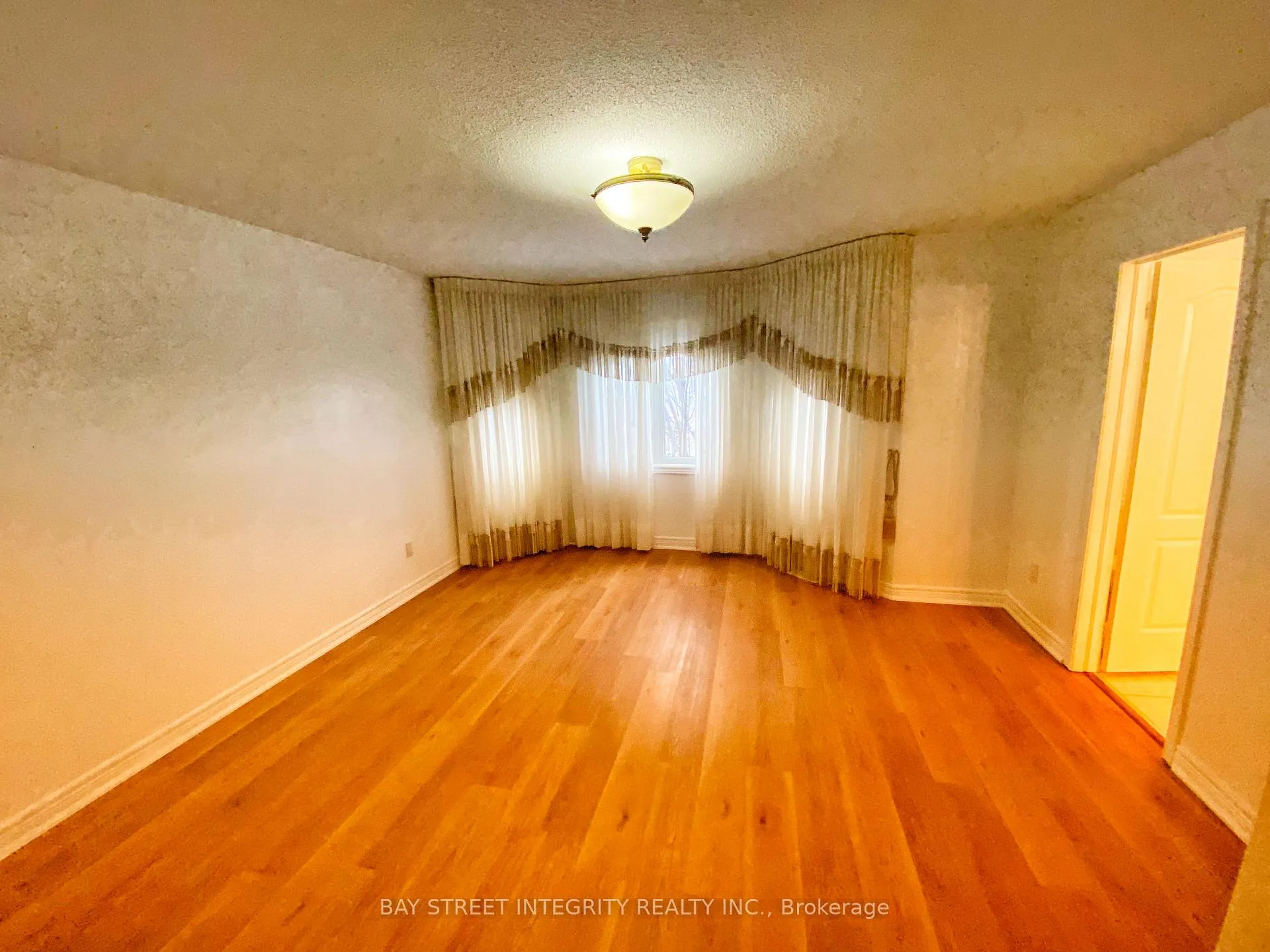 Photo 13 of Main 37 Sandham Crescent, Markham, Middlefield — HOMEH