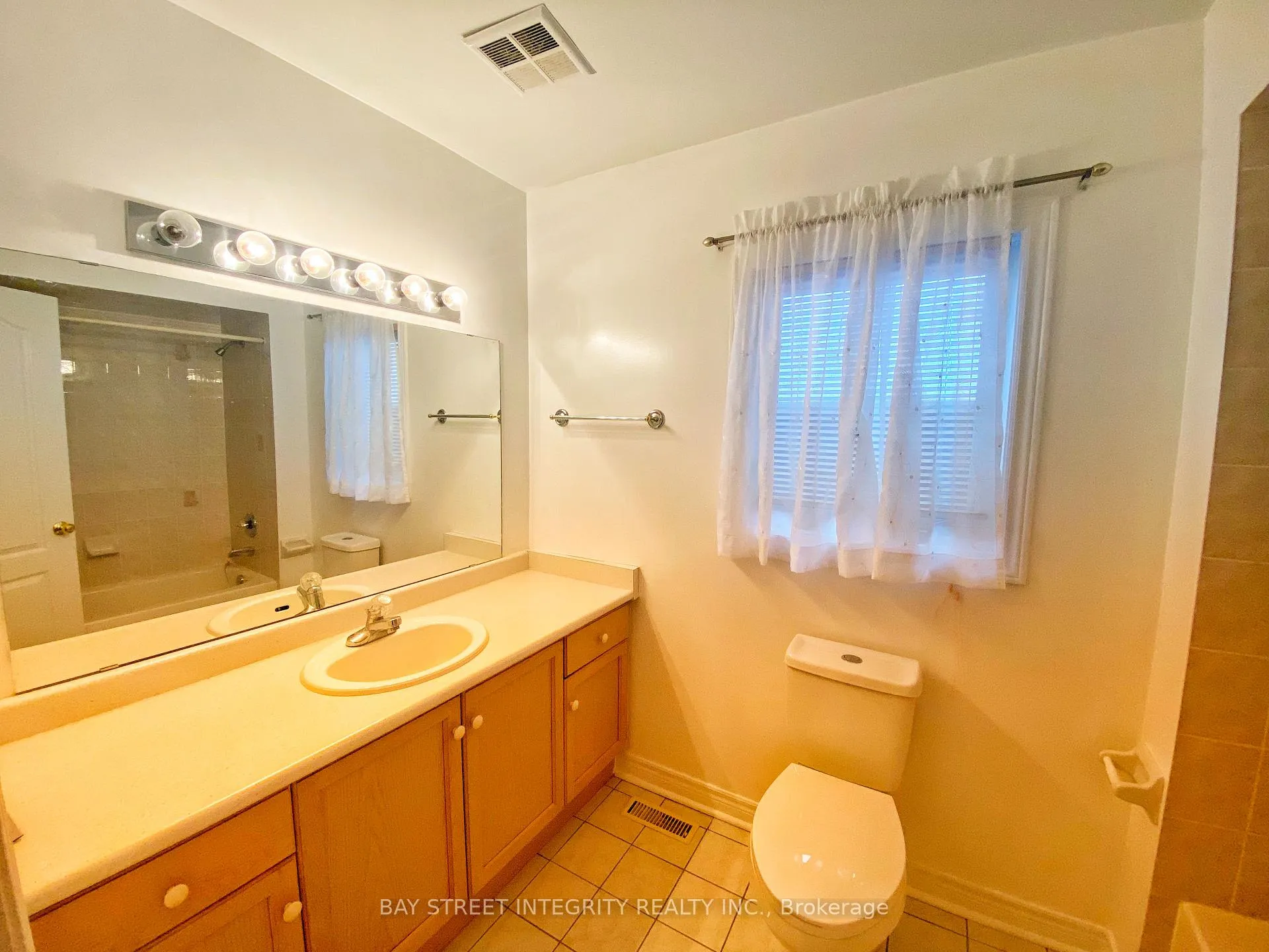Photo 16 of Main 37 Sandham Crescent, Markham, Middlefield — HOMEH