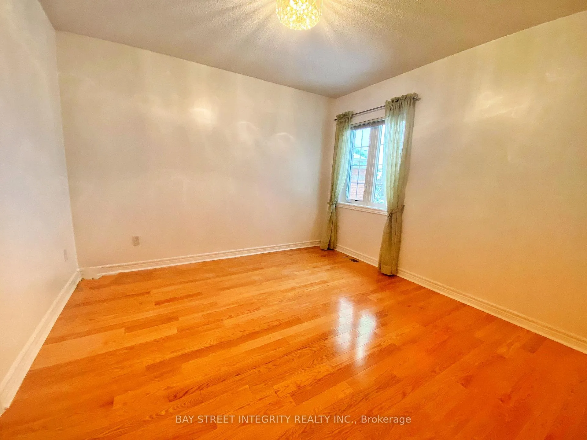 Photo 17 of Main 37 Sandham Crescent, Markham, Middlefield — HOMEH