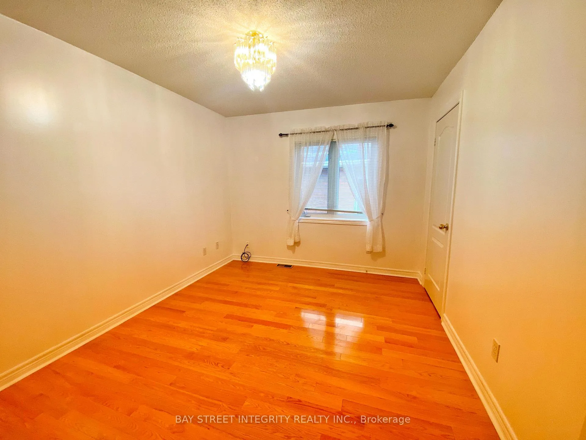 Photo 18 of Main 37 Sandham Crescent, Markham, Middlefield — HOMEH