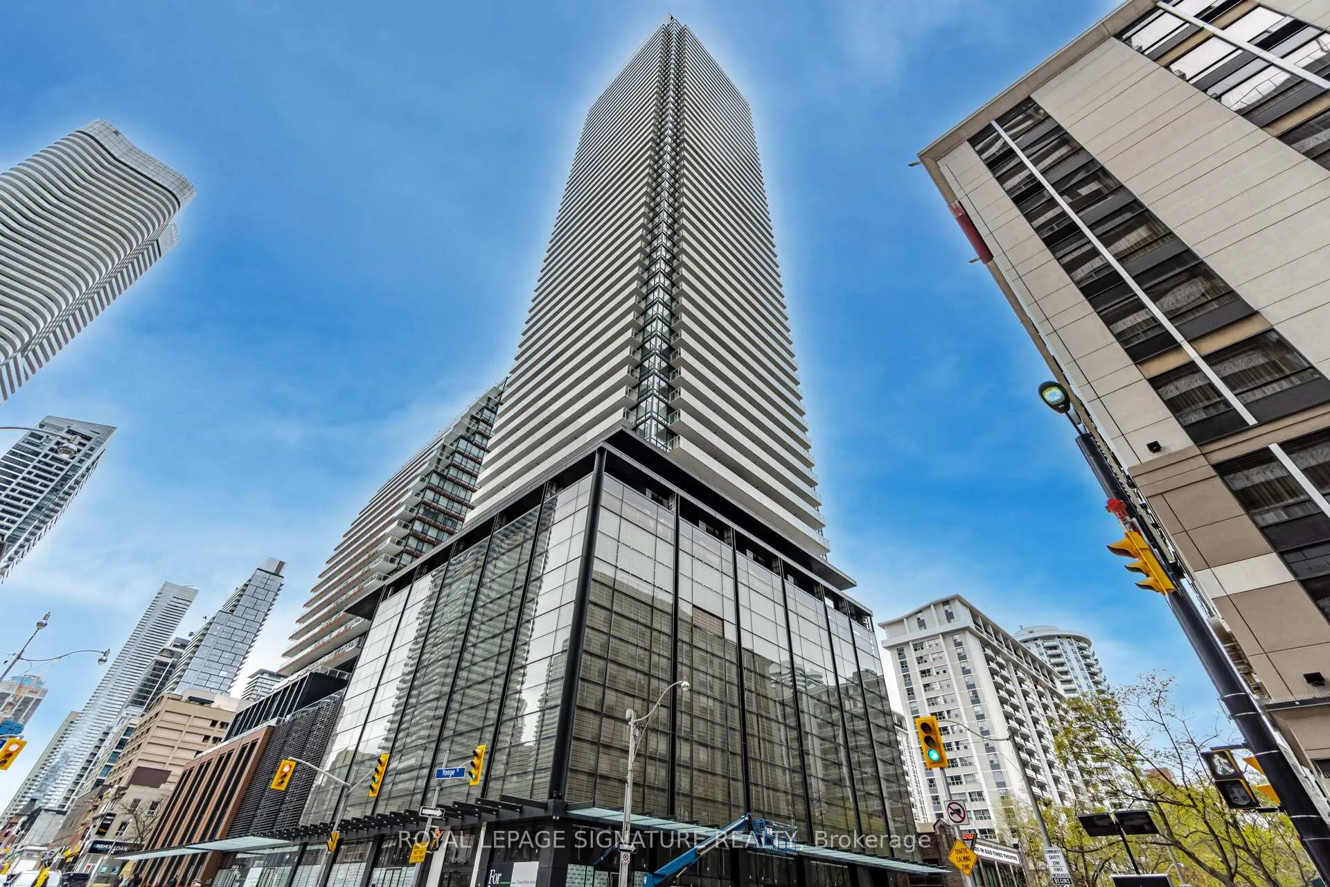 Front of Unit 5204, 501 Yonge Street
