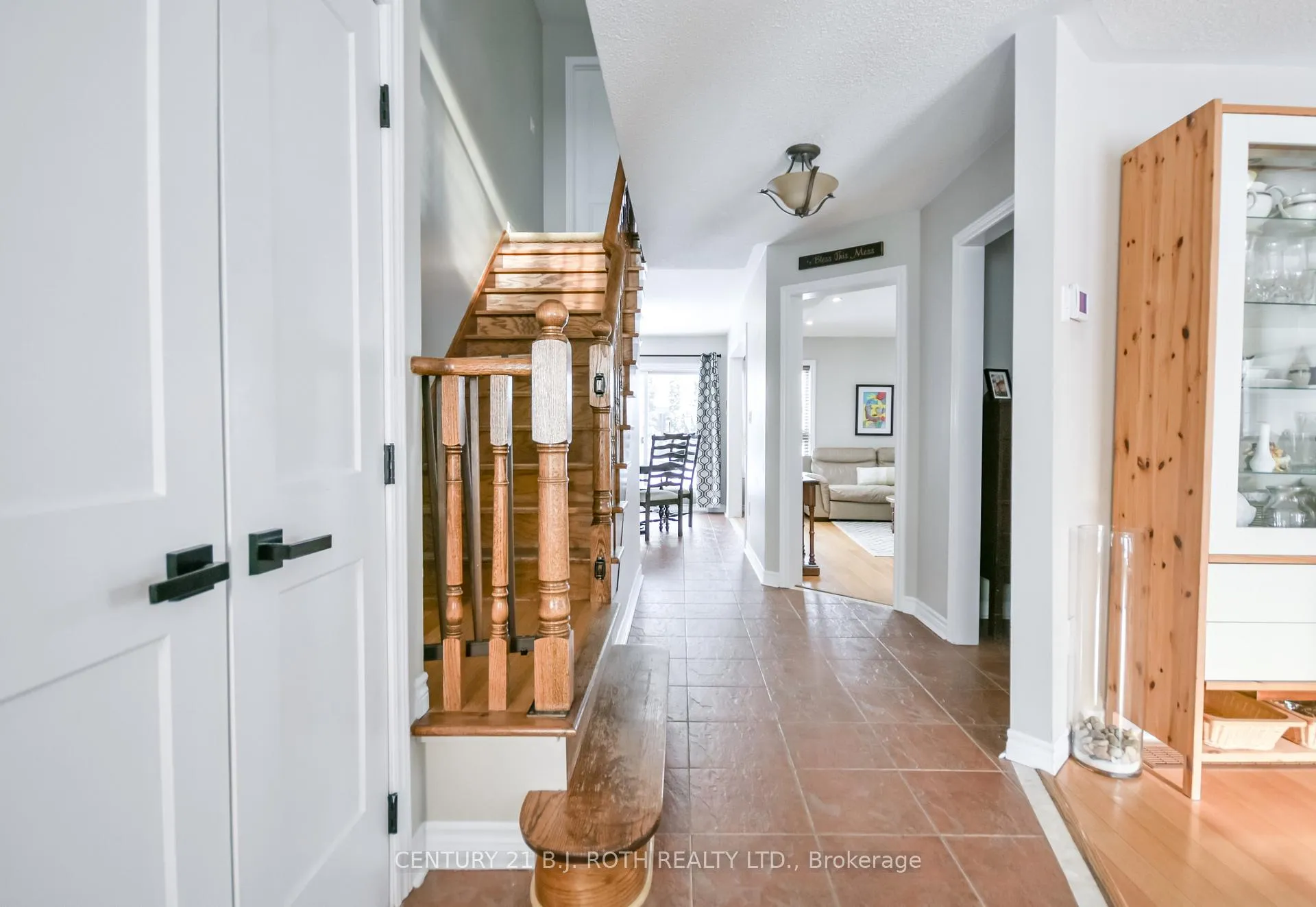 Photo 2 of 47 Maple Crown Terrace, Barrie, Innis-Shore — HOMEH