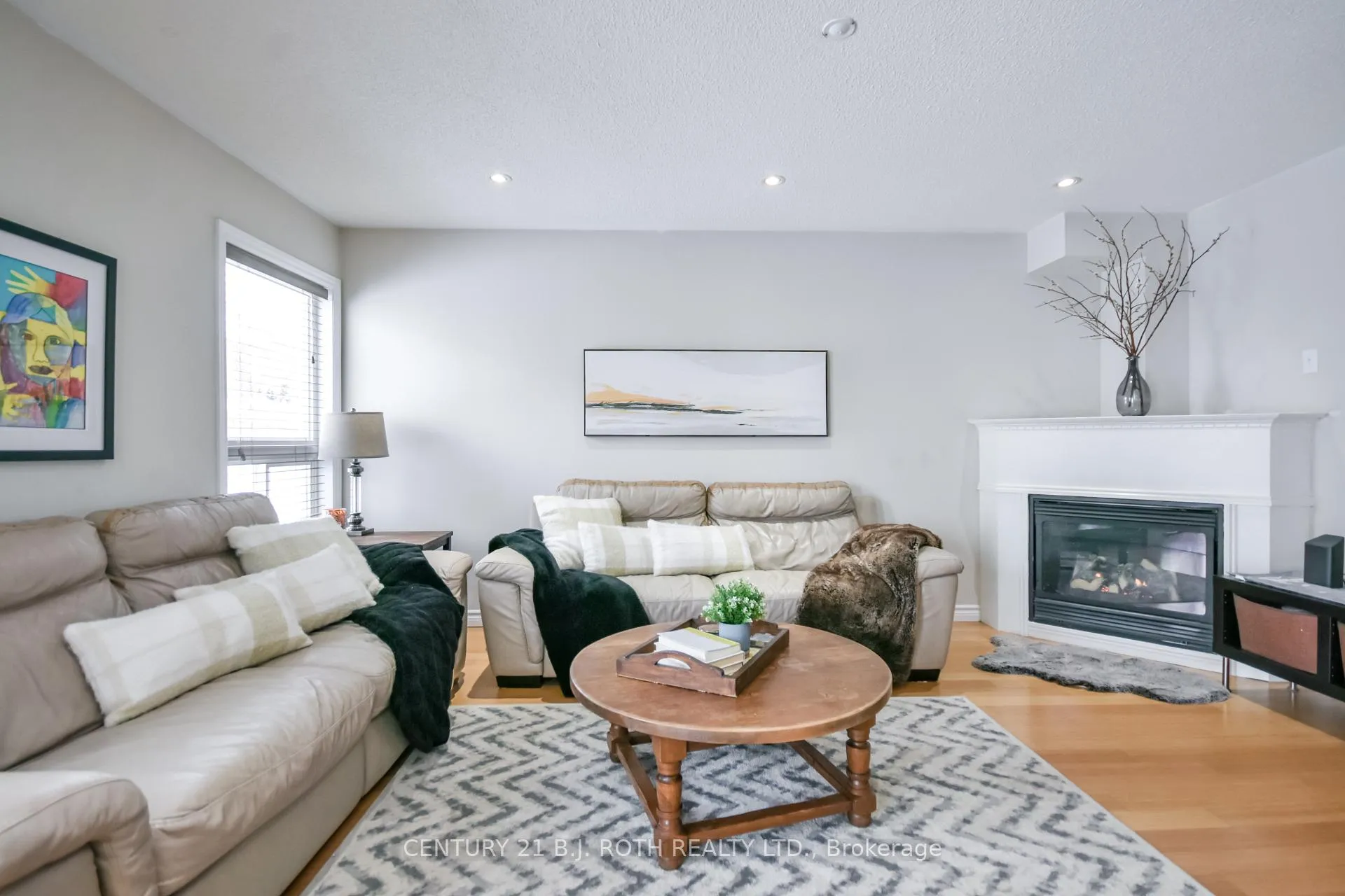 Photo 6 of 47 Maple Crown Terrace, Barrie, Innis-Shore — HOMEH