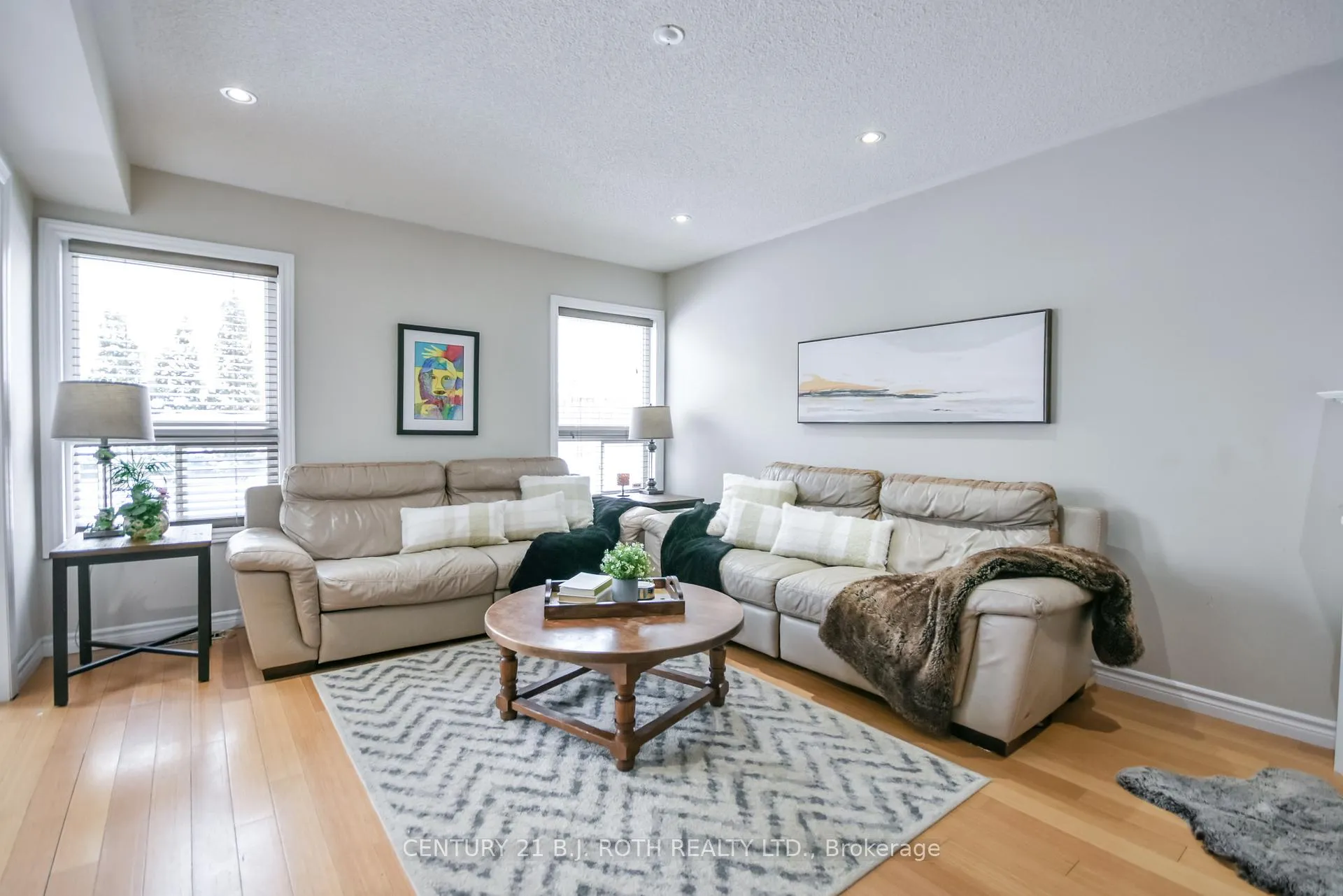 Photo 7 of 47 Maple Crown Terrace, Barrie, Innis-Shore — HOMEH