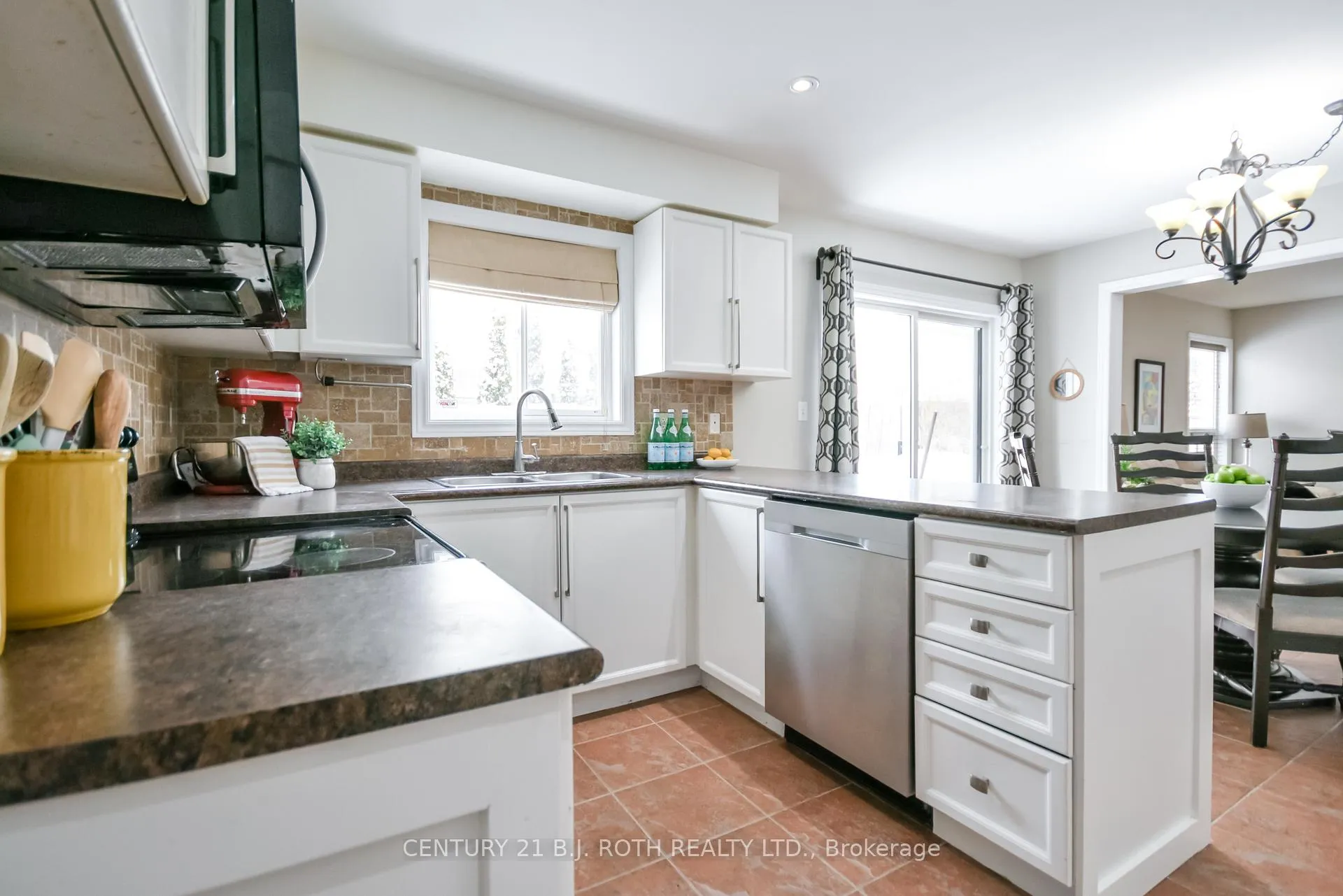 Photo 12 of 47 Maple Crown Terrace, Barrie, Innis-Shore — HOMEH
