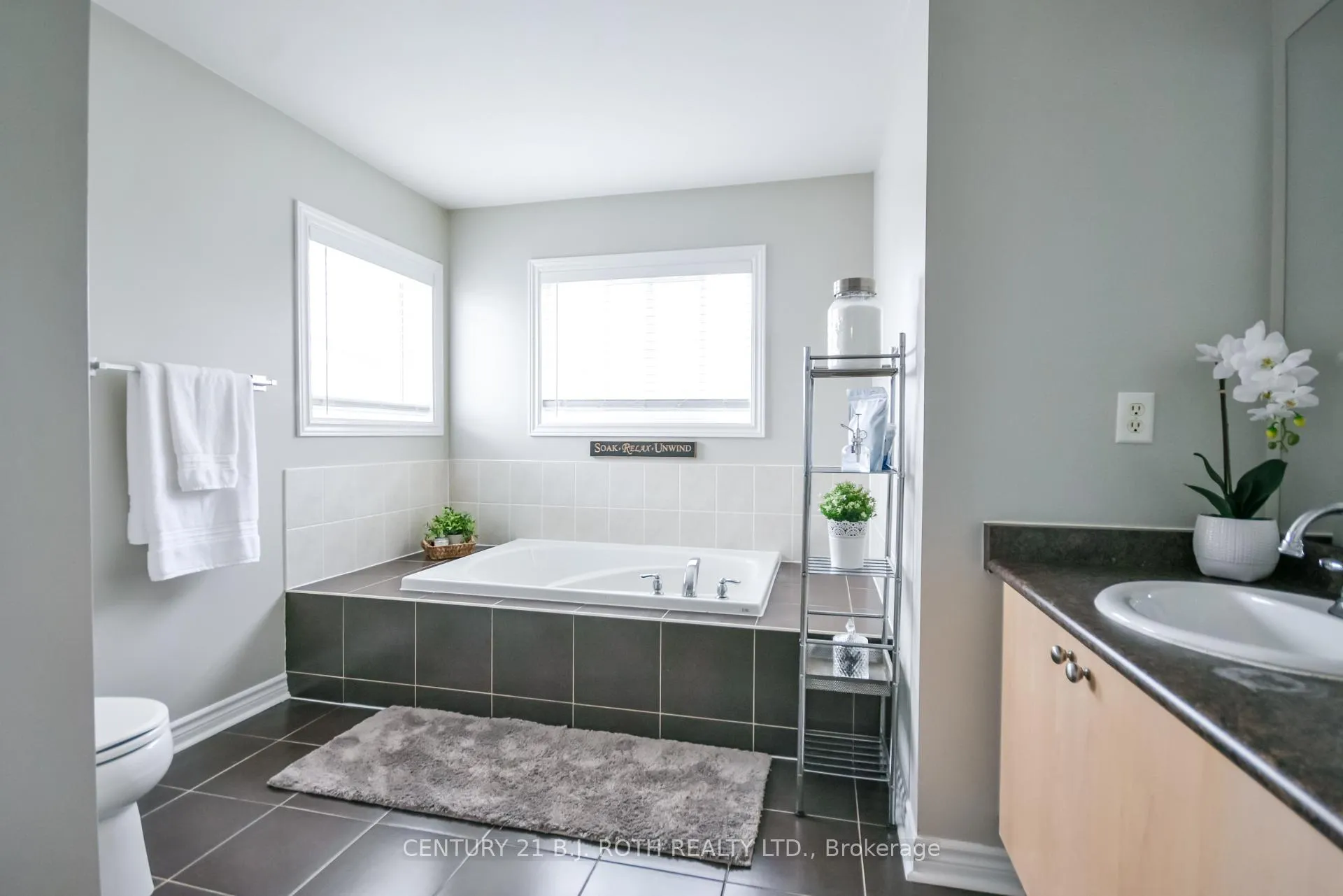 Photo 19 of 47 Maple Crown Terrace, Barrie, Innis-Shore — HOMEH