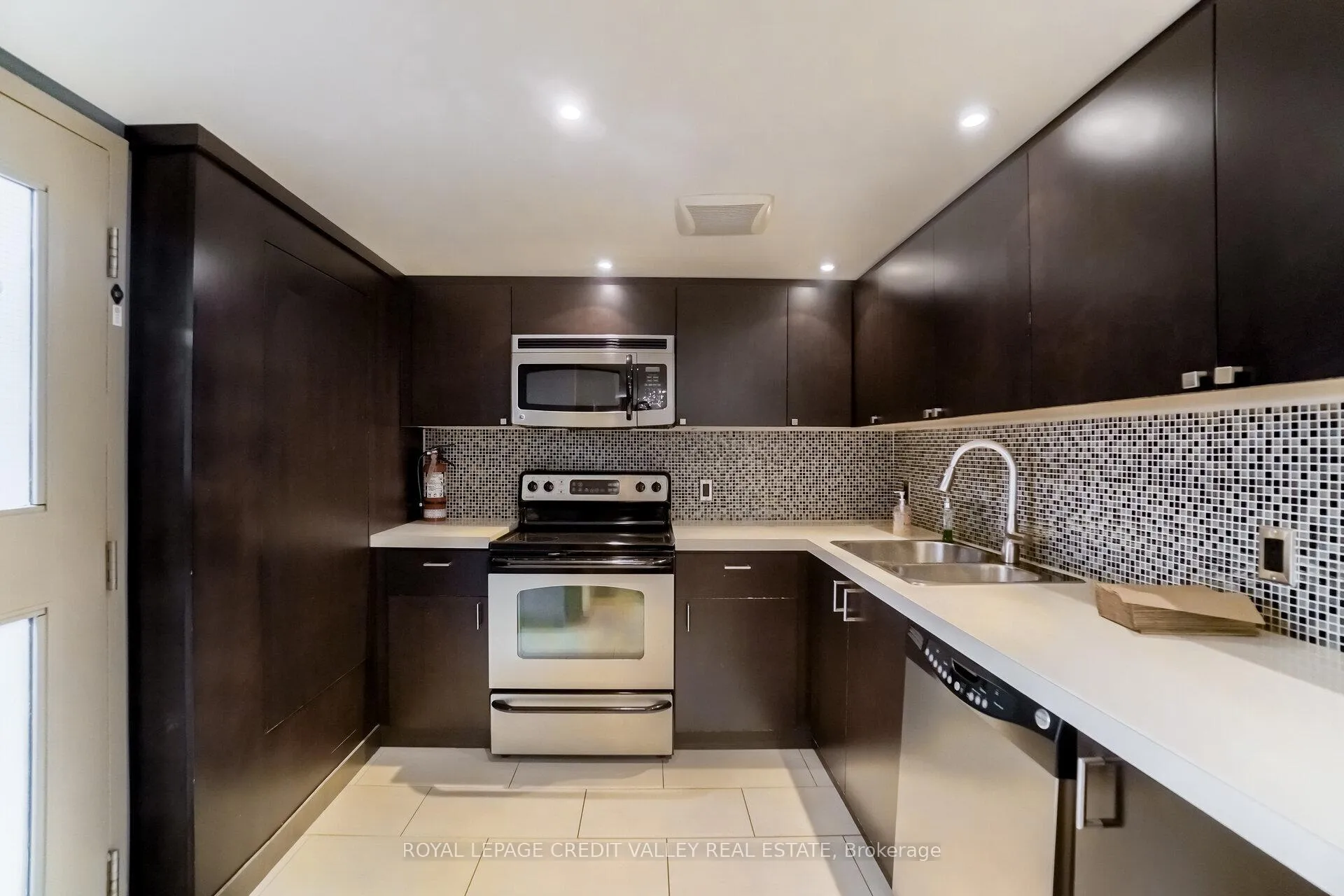 Photo 26 of Unit 601, 360 Bloor Street E, Toronto, Rosedale-Moore Park — HOMEH