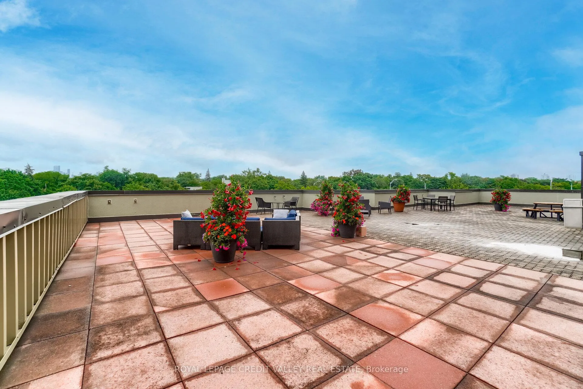 Photo 31 of Unit 601, 360 Bloor Street E, Toronto, Rosedale-Moore Park — HOMEH