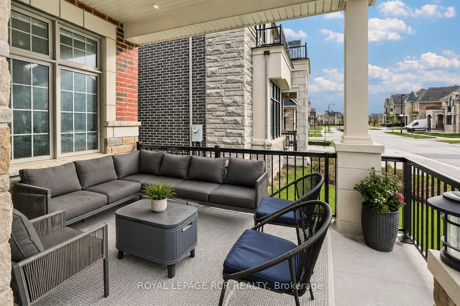 Photo 3 of 180 Klein Mills Road, Vaughan, Kleinburg — HOMEH