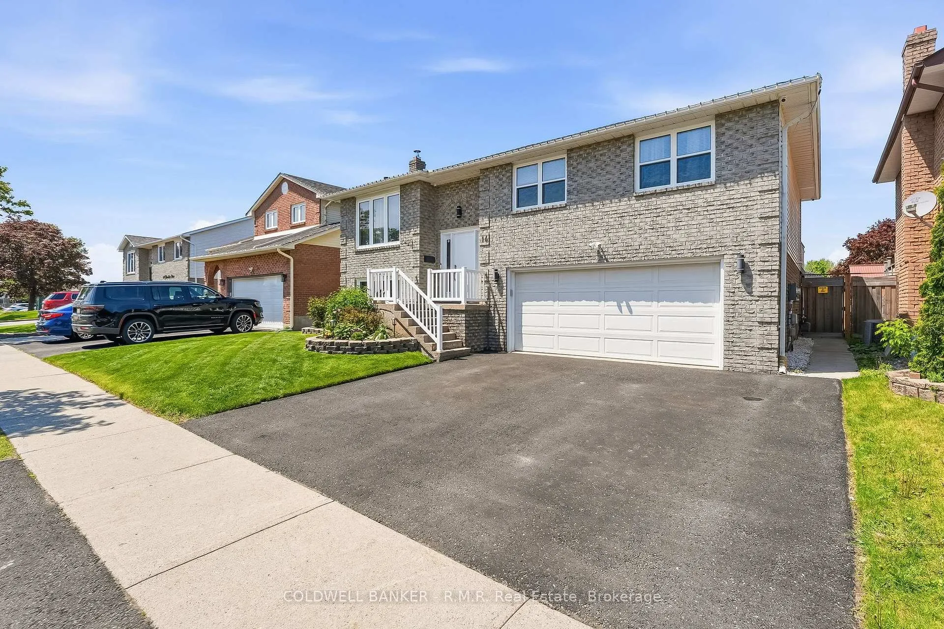 Photo 2 of 14 Glenabbey Drive, Clarington, Courtice — HOMEH