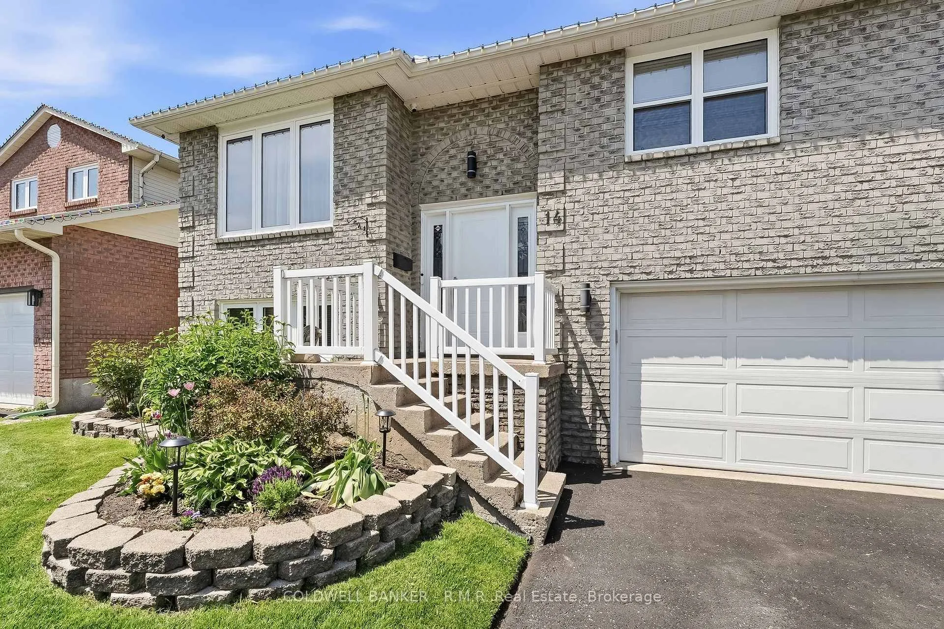 Photo 4 of 14 Glenabbey Drive, Clarington, Courtice — HOMEH