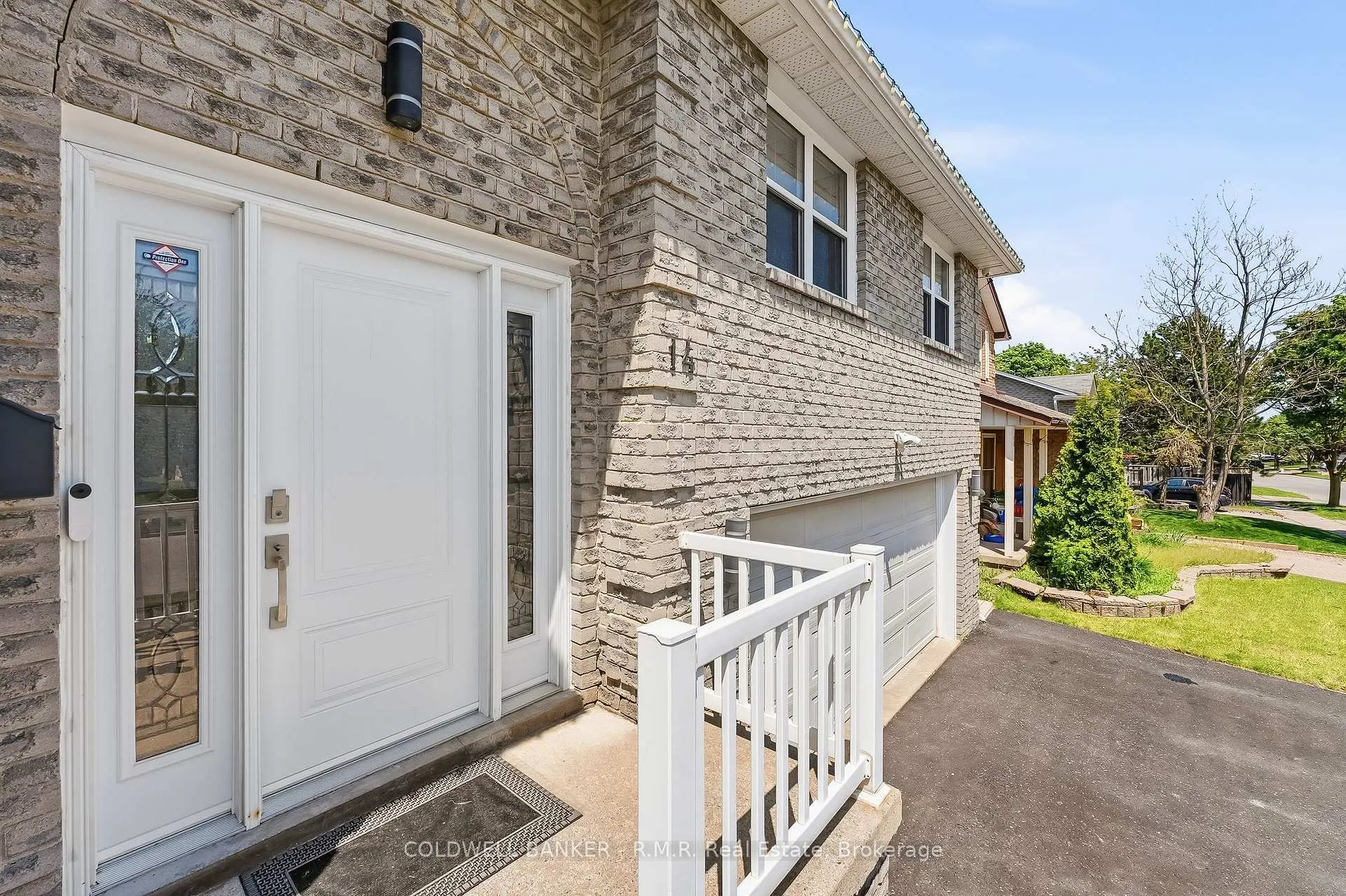Photo 5 of 14 Glenabbey Drive, Clarington, Courtice — HOMEH