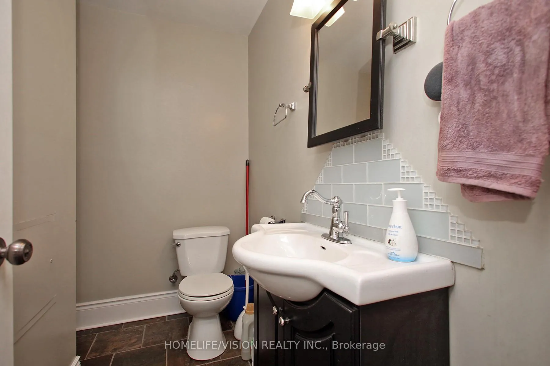 Photo 6 of Unit Unit # B1, 1840 Bathurst Street, Toronto, Humewood-Cedarvale — HOMEH
