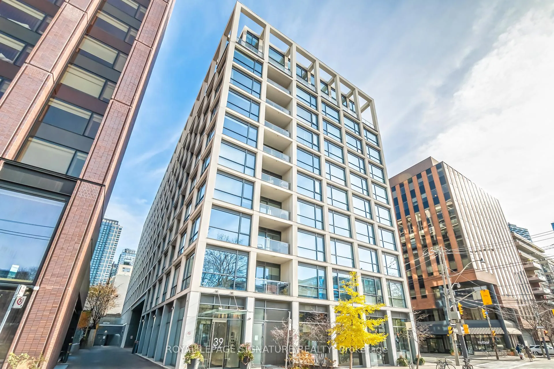 Front of Unit 603, 39 Brant Street