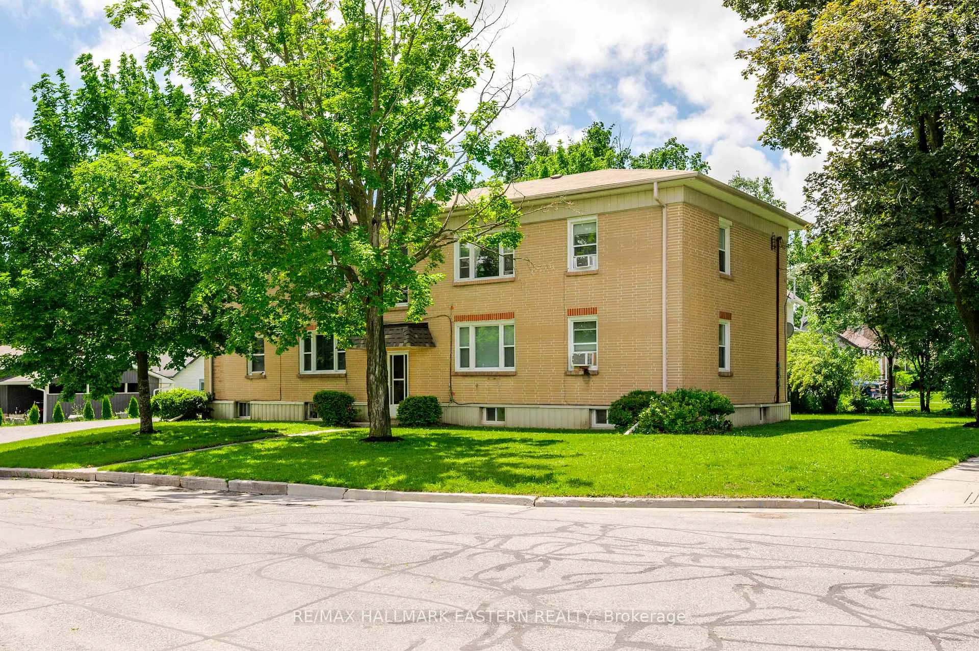Photo 1 of 809 Nicholls Street, Peterborough, Northcrest Ward 5 — HOMEH