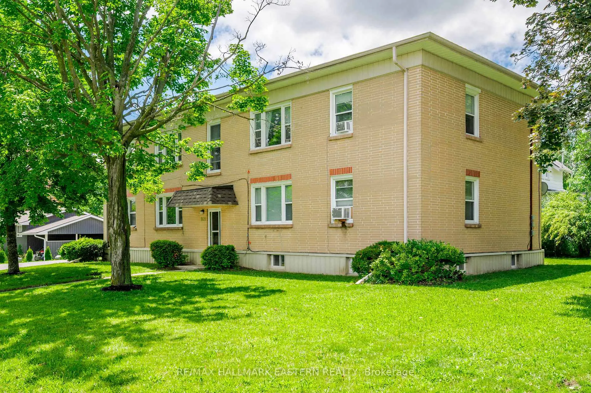 Photo 2 of 809 Nicholls Street, Peterborough, Northcrest Ward 5 — HOMEH