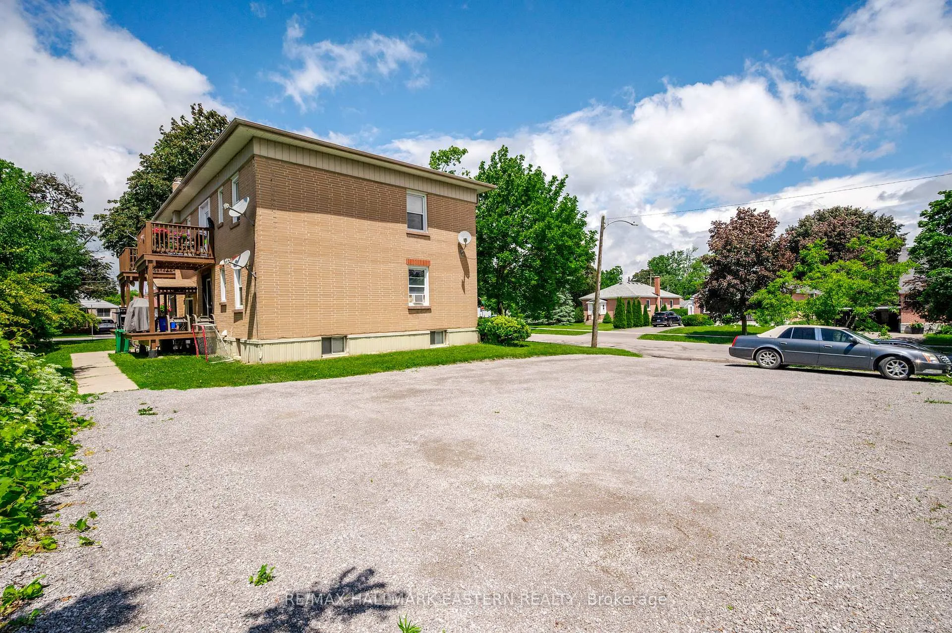 Photo 5 of 809 Nicholls Street, Peterborough, Northcrest Ward 5 — HOMEH