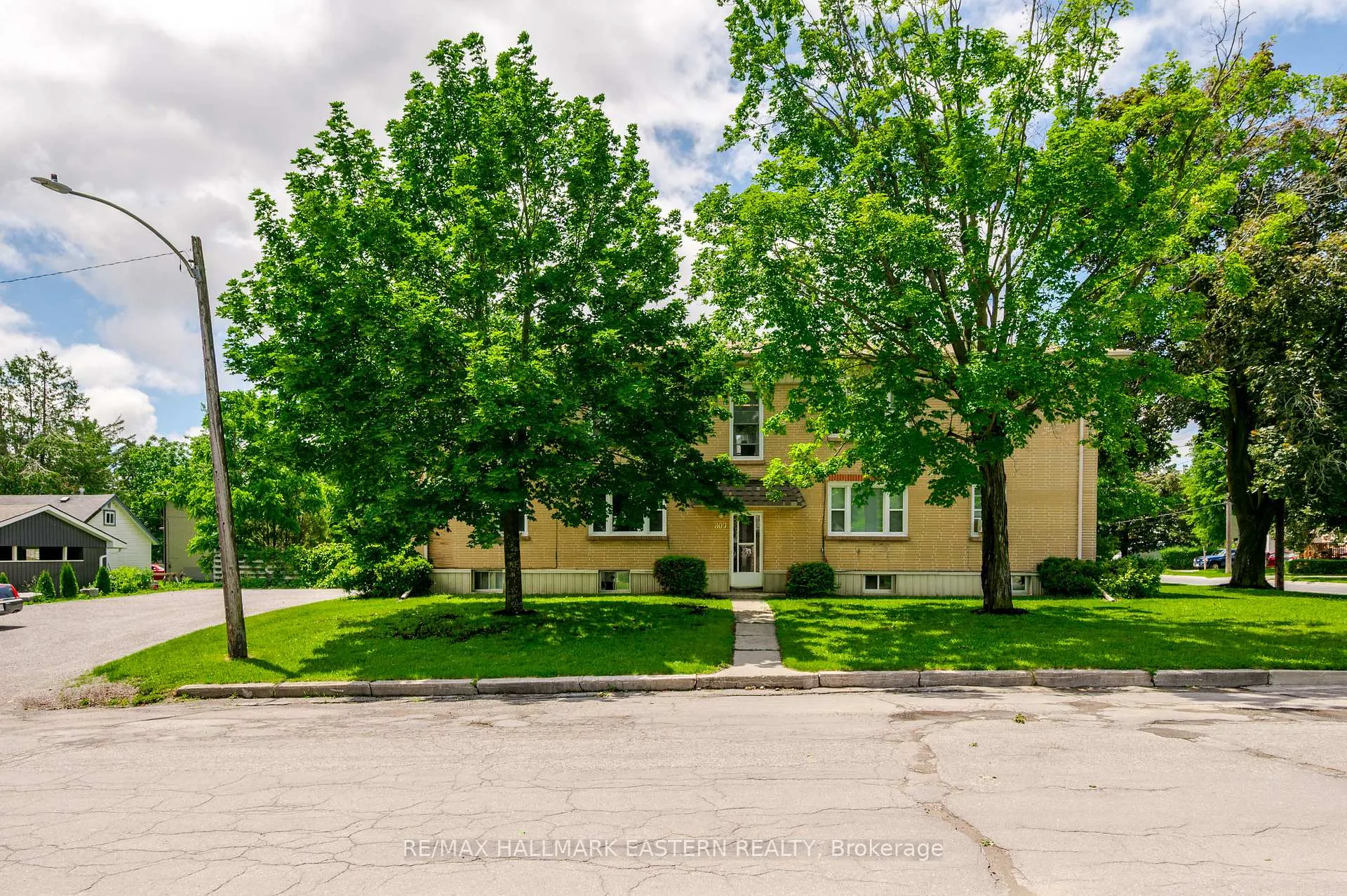 Photo 9 of 809 Nicholls Street, Peterborough, Northcrest Ward 5 — HOMEH
