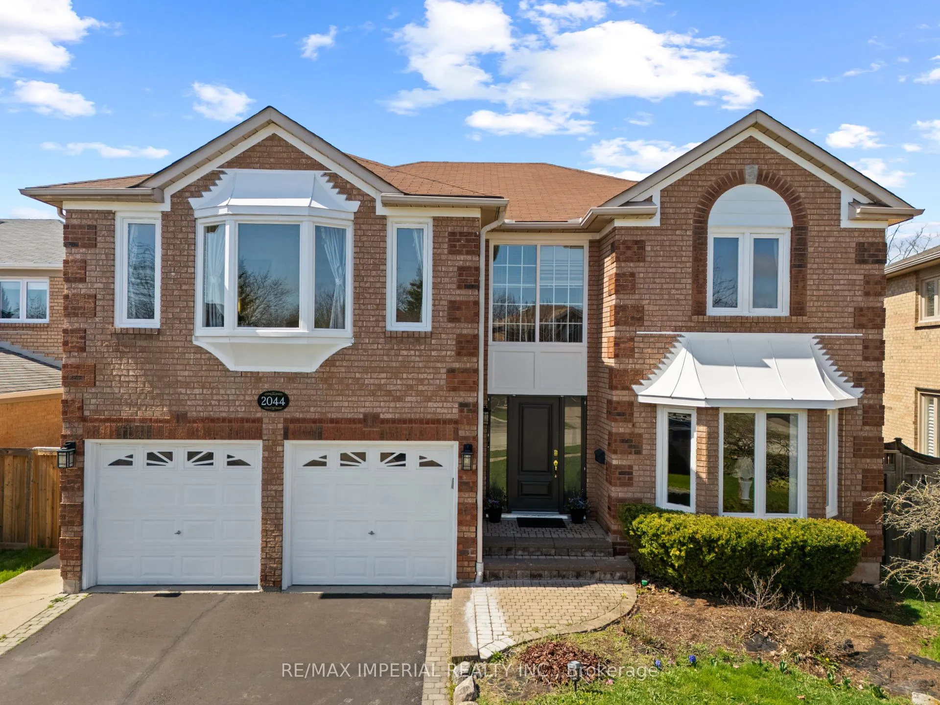 Photo 1 of 2044 Schoolmaster Circle, Oakville, Glen Abbey — HOMEH