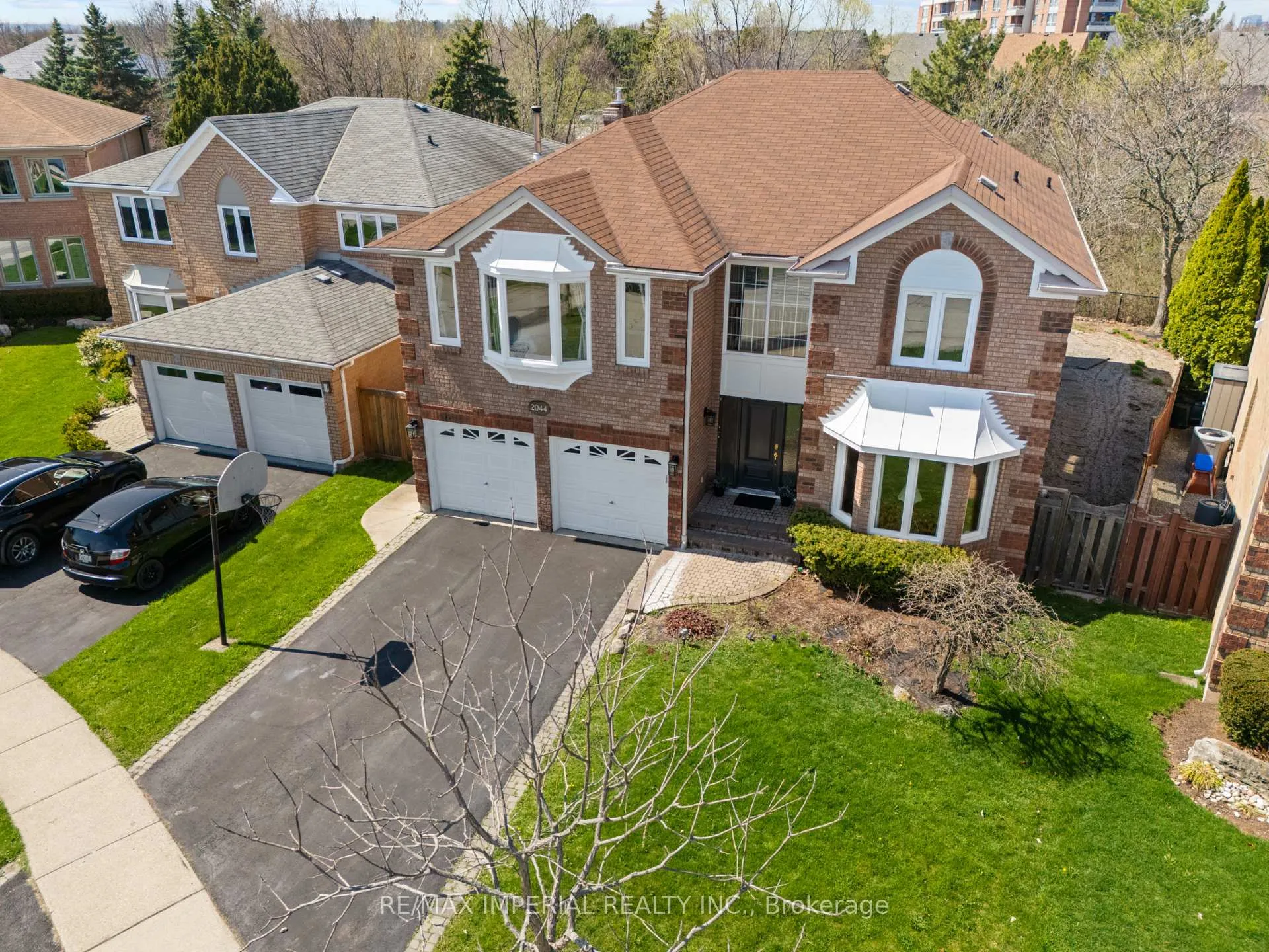 Photo 2 of 2044 Schoolmaster Circle, Oakville, Glen Abbey — HOMEH