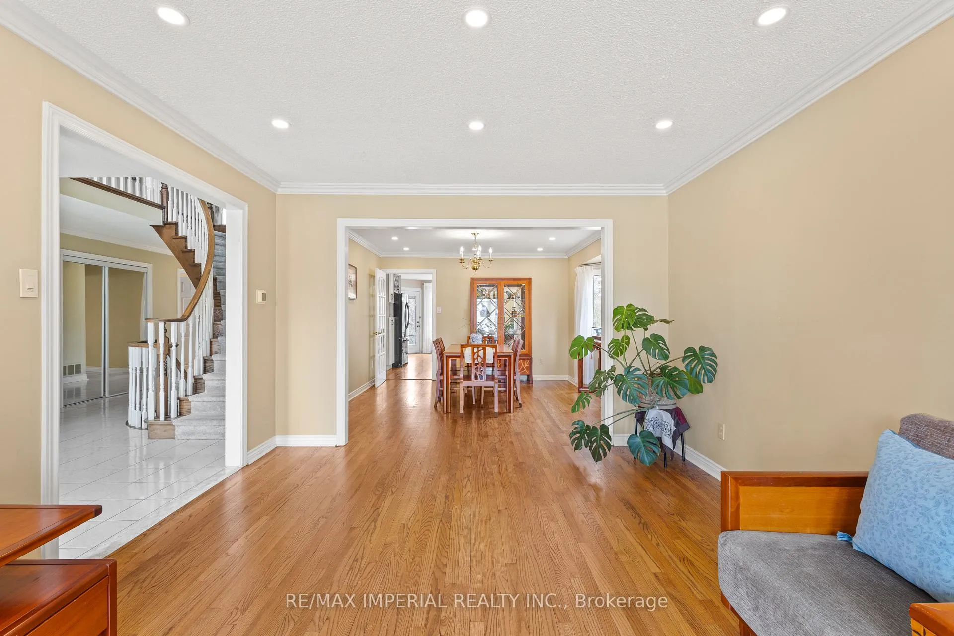 Photo 6 of 2044 Schoolmaster Circle, Oakville, Glen Abbey — HOMEH