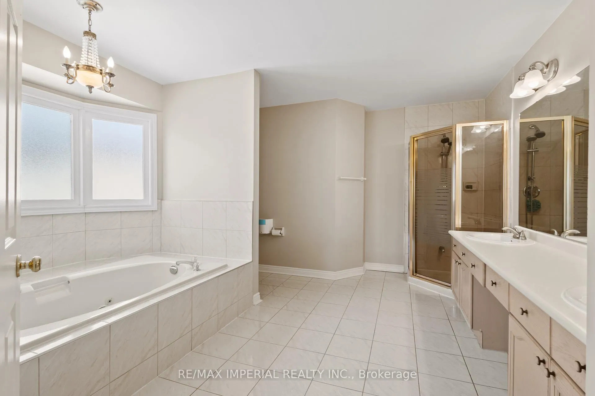 Photo 25 of 2044 Schoolmaster Circle, Oakville, Glen Abbey — HOMEH