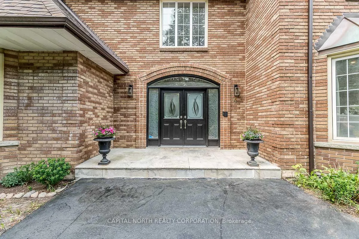 Photo 2 of 4 Prescott Court, Markham, Bayview Glen — HOMEH