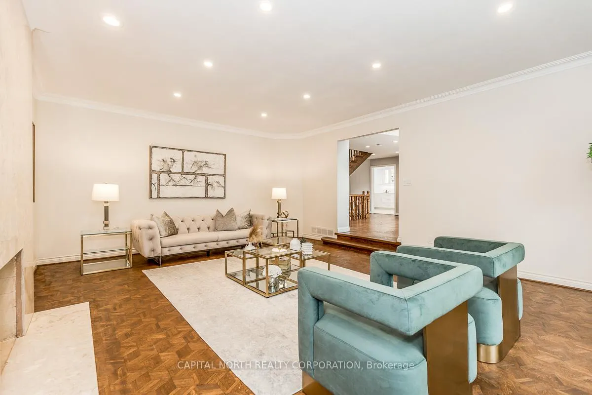 Photo 7 of 4 Prescott Court, Markham, Bayview Glen — HOMEH