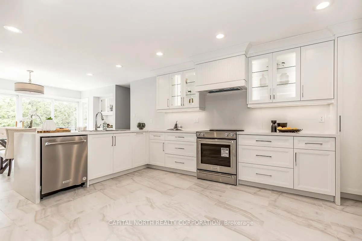 Photo 9 of 4 Prescott Court, Markham, Bayview Glen — HOMEH