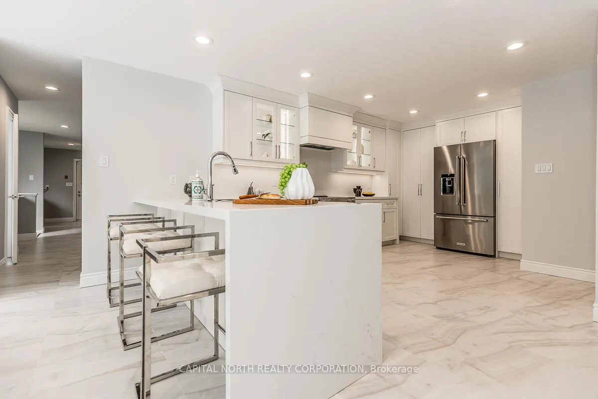 Photo 10 of 4 Prescott Court, Markham, Bayview Glen — HOMEH